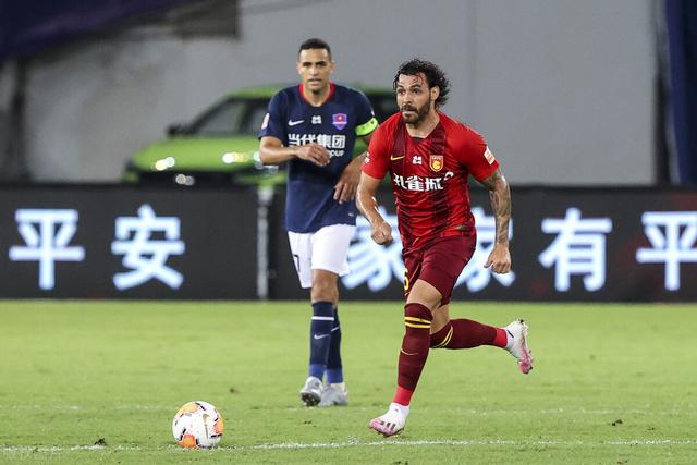  定位球防守现漏洞，致命失误葬送胜果