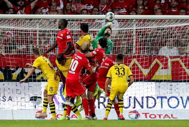  哈兰德戴帽，多特蒙德大胜柏林联合登榜首