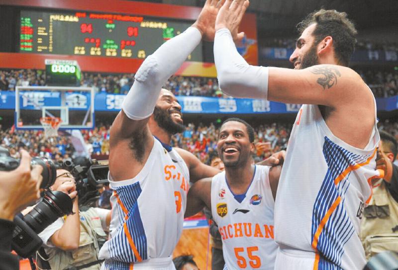  广东宏远快攻如潮大胜四川金强男篮