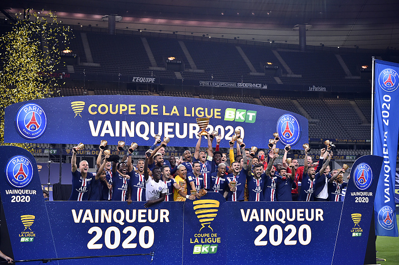  法甲霸主稳固领跑，升降级悬念持续升温