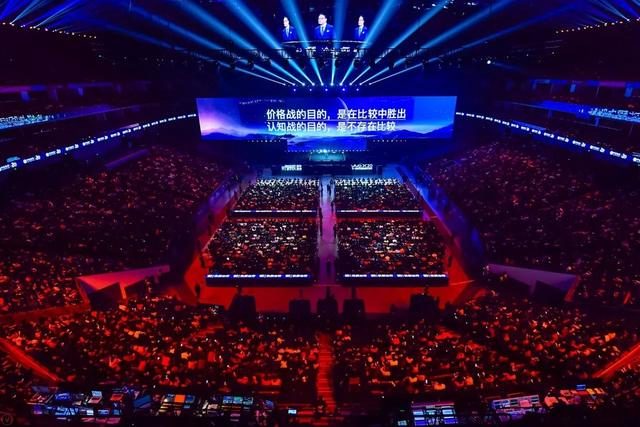  跨年大战火星撞地球引爆观众席