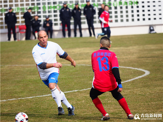  友谊赛演绎攻守大战，双方奉献精彩对攻