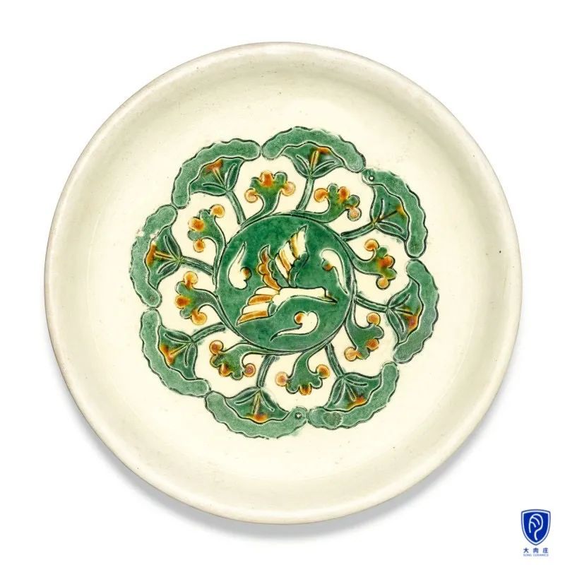  梅德韦杰夫直落三盘卫冕成功