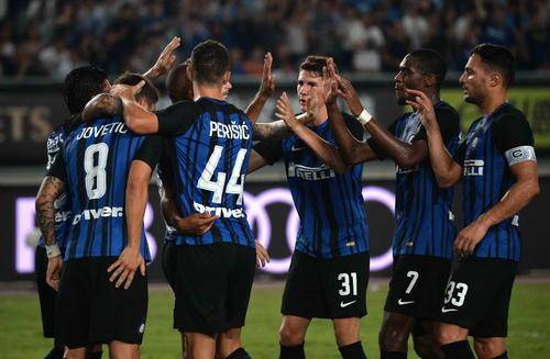  国际米兰锋线火热，大胜对手巩固榜首  