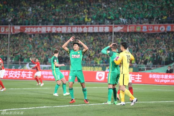  中超联赛榜首大战上演进球盛宴